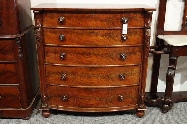 Lot 94 - CHEST OF DRAWERS