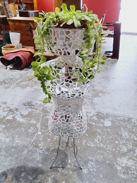 Lot 128 - SCULPTURE PLANTER