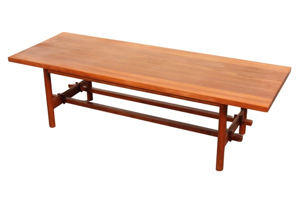 Lot 173 - LOUNGE TABLE