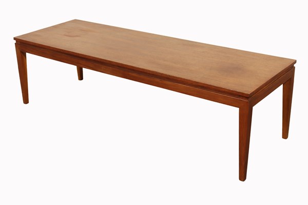 Lot 85 - LOUNGE TABLE