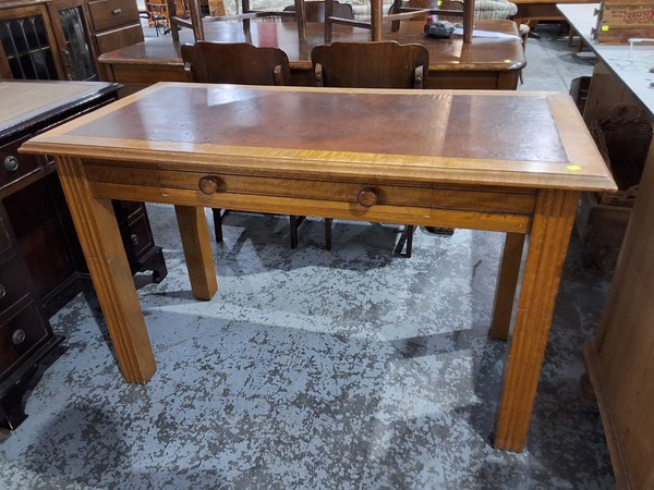 Lot 168 - DESK