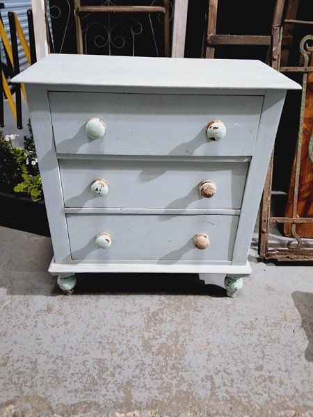 Lot 350 - CHEST OF DRAWERS