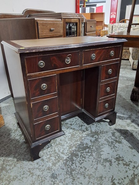 Lot 175 - KEYHOLE DESK