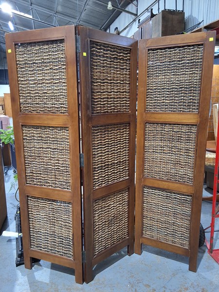 Lot 310 - DRESSING SCREEN