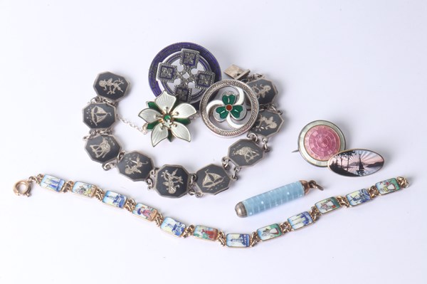 Lot 1030 - JEWELLERY