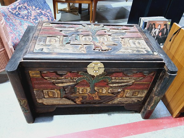 Lot 274 - TIMBER TRUNK