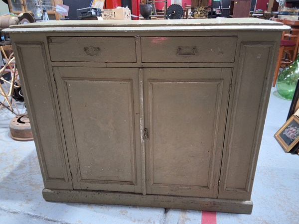 Lot 188 - DRESSER