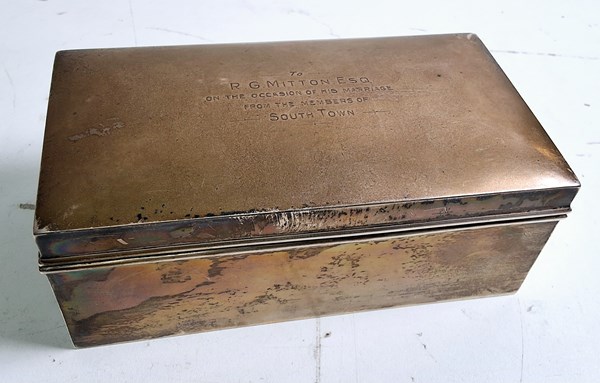 Lot 1065 - SILVER CIGARETTE BOX