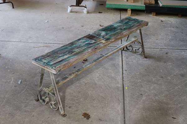 Lot 146 - BENCH