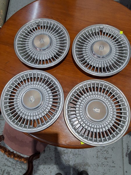 Lot 187 - TOYOTA HUBCAPS