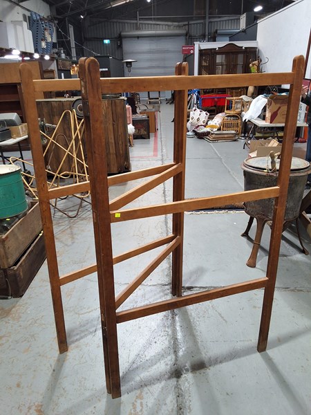 Lot 286 - CLOTHES AIRER