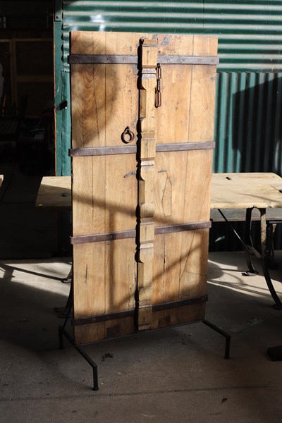 Lot 46 - ANTIQUE DOOR