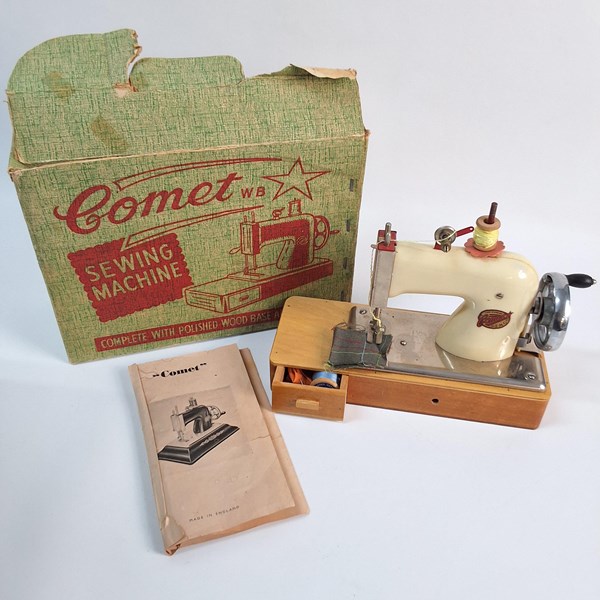 Lot 1198 - COMET TOY SEWING MACHINE