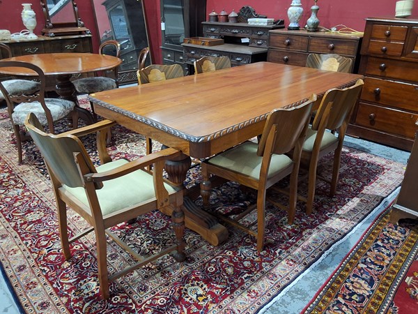 Lot 26 - DINING SUITE