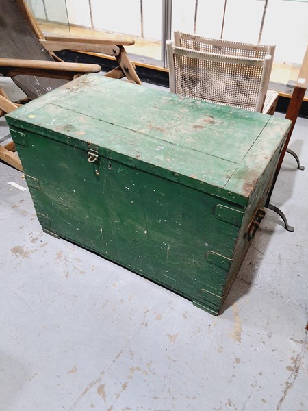 Lot 252 - TRUNK