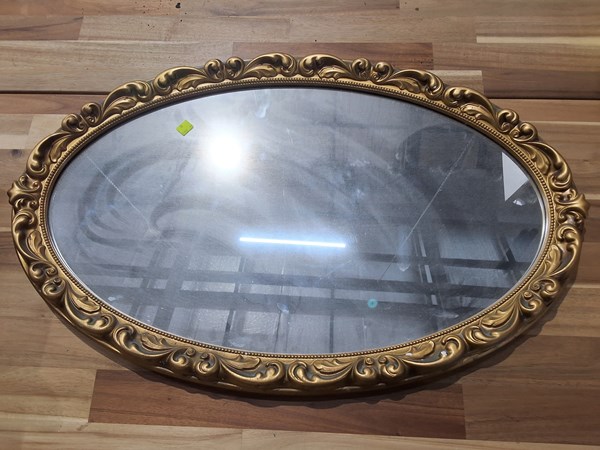 Lot 19 - WALL MIRROR