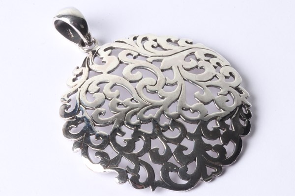 Lot 1017 - SILVER PENDANT