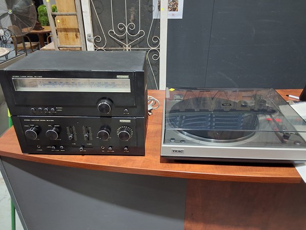 Lot 262 - STEREO LOT