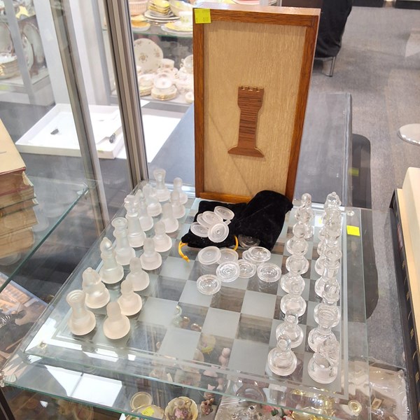 Lot 1126 - CHESS SET