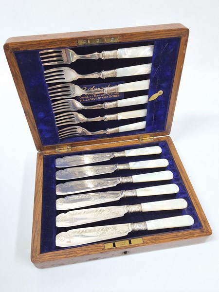 Lot 1067 - FISH SERVING SET