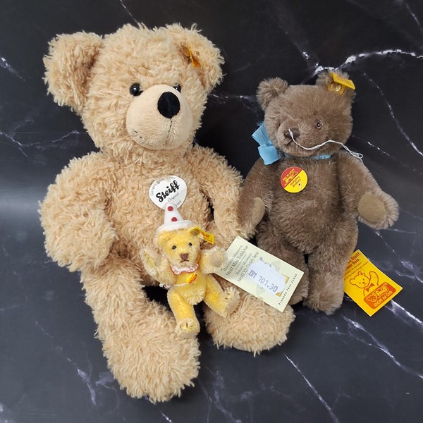 Lot 1196 - STEIFF BEARS