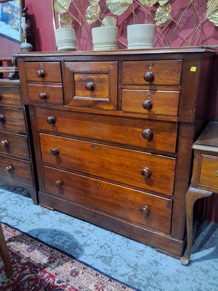 Lot 23 - CHEST OF DRAWERS