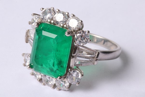 Lot 1010 - RING