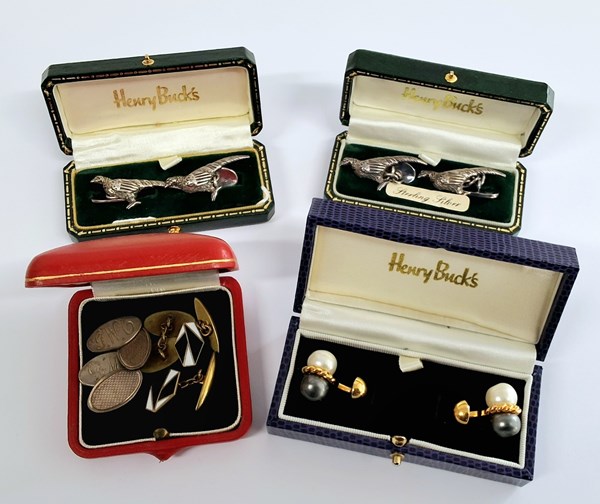 Lot 1058 - CUFFLINKS