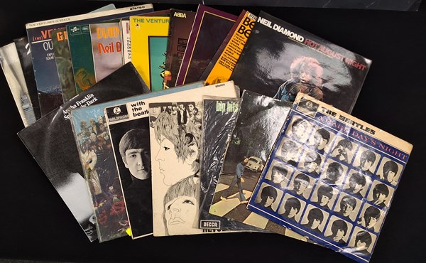 Lot 1261 - VINYL RECORDS