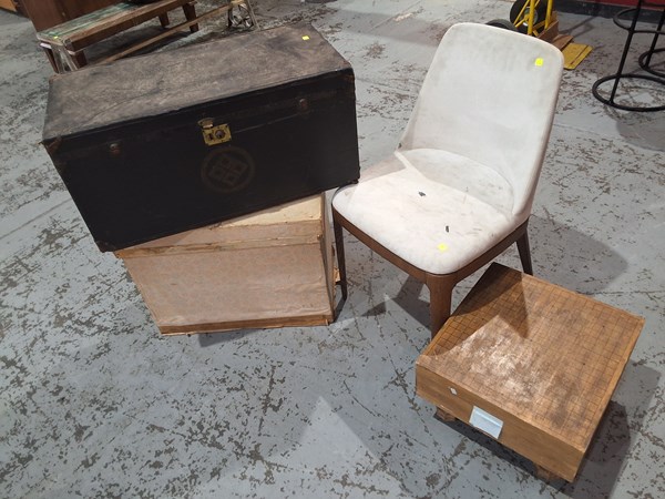 Lot 147 - FURNITURE GROUP