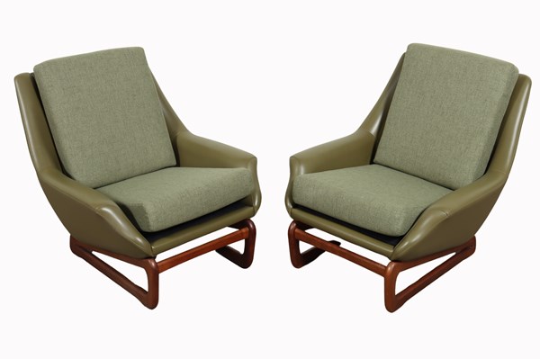 Lot 109 - PAIR OF SLEIGH CHAIRS