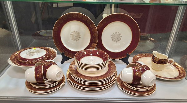 Lot 1205 - DINNER SERVICE