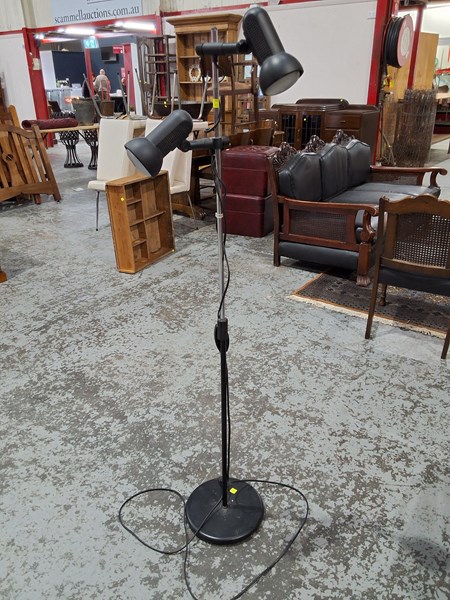 Lot 279 - FLOOR LAMP