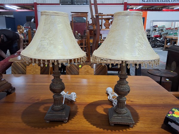 Lot 39 - TABLE LAMPS