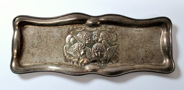 Lot 1080 - SILVER TRAY