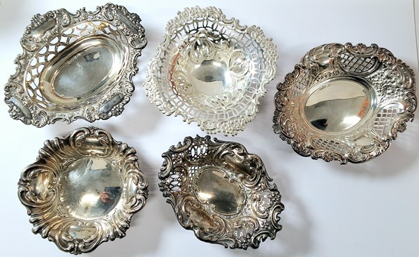 Lot 1079 - SILVER DISHES