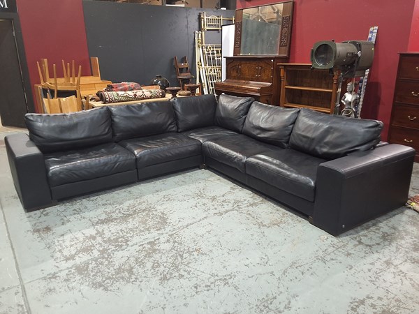 Lot 107 - NATUZZI LOUNGE