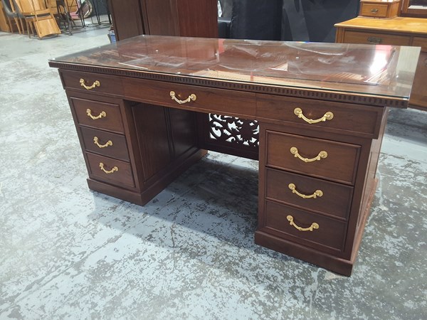 Lot 195 - TWIN PEDESTAL DESK