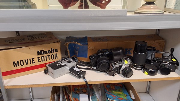 Lot 1332 - CAMERAS AND EQUIPMENT