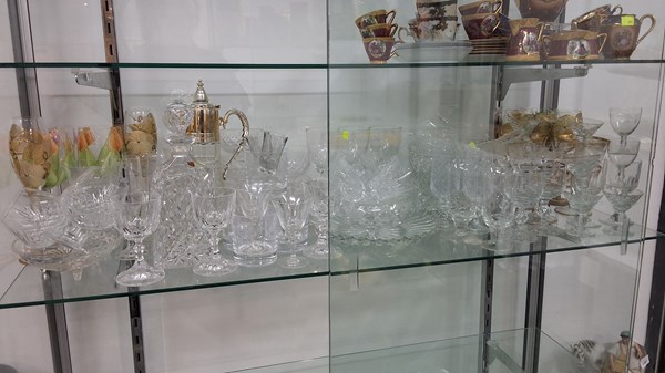 Lot 1459 - CRYSTAL & GLASSWARE