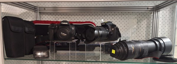 Lot 1272 - DSLR CAMERAS AND EQUIPMENT