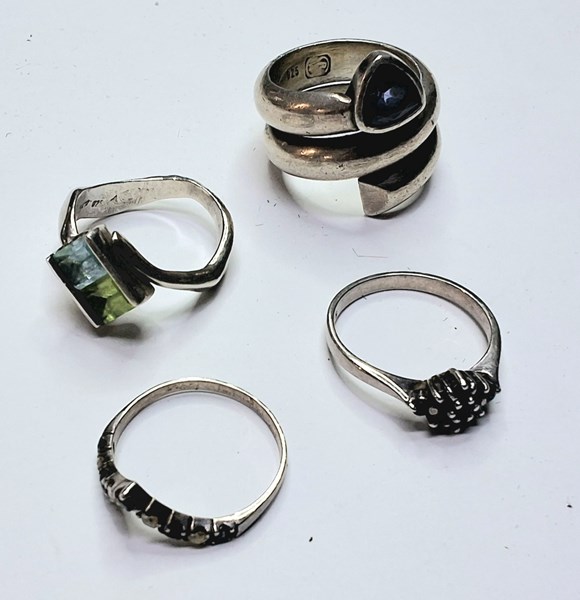 Lot 1054 - SILVER RINGS