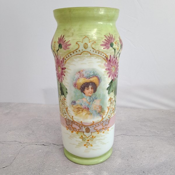 Lot 1408 - MANTEL VASE