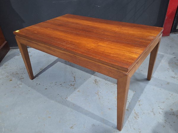 Lot 292 - COFFEE TABLE