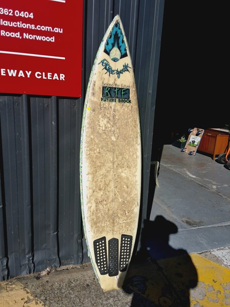 Lot 222 - SURFBOARD