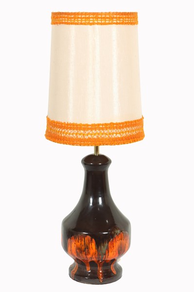 Lot 137 - TABLE LAMP