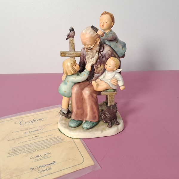 Lot 1336 - HUMMEL FIGURINE