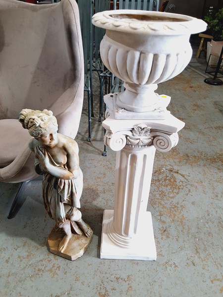 Lot 289 - GARDEN ORNAMENTS