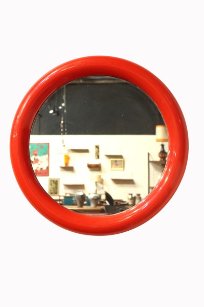 Lot 81 - WALL MIRROR