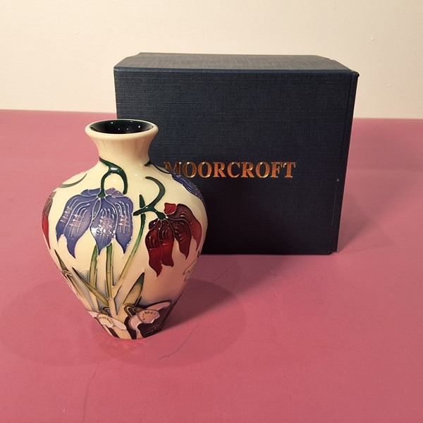 Lot 1193 - MOORCROFT VASE